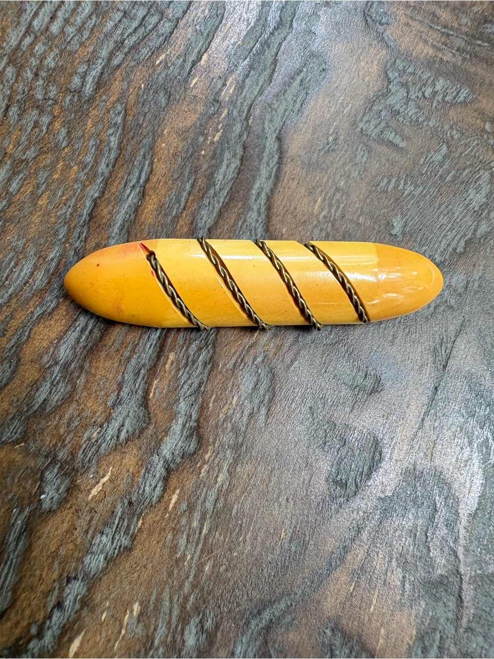 Bakelite Vintage Butterscotch Resin Bar Pin w/Twisted Gold Decorative Rope Inlay - Picture 3 of 14